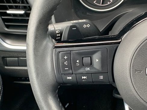 Used 2023 Nissan Rogue SV w/ SV Premium B Package image 13