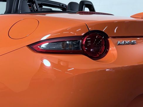 Used 2019 MAZDA MX-5 Miata 30th Anniversary RWD image 11