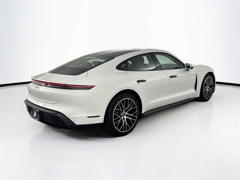 Used 2022 Porsche Taycan image 5