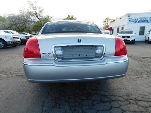 Used 2011 Lincoln Town Car Signature Limited w/ Continental Edition Pkg RWD image 10