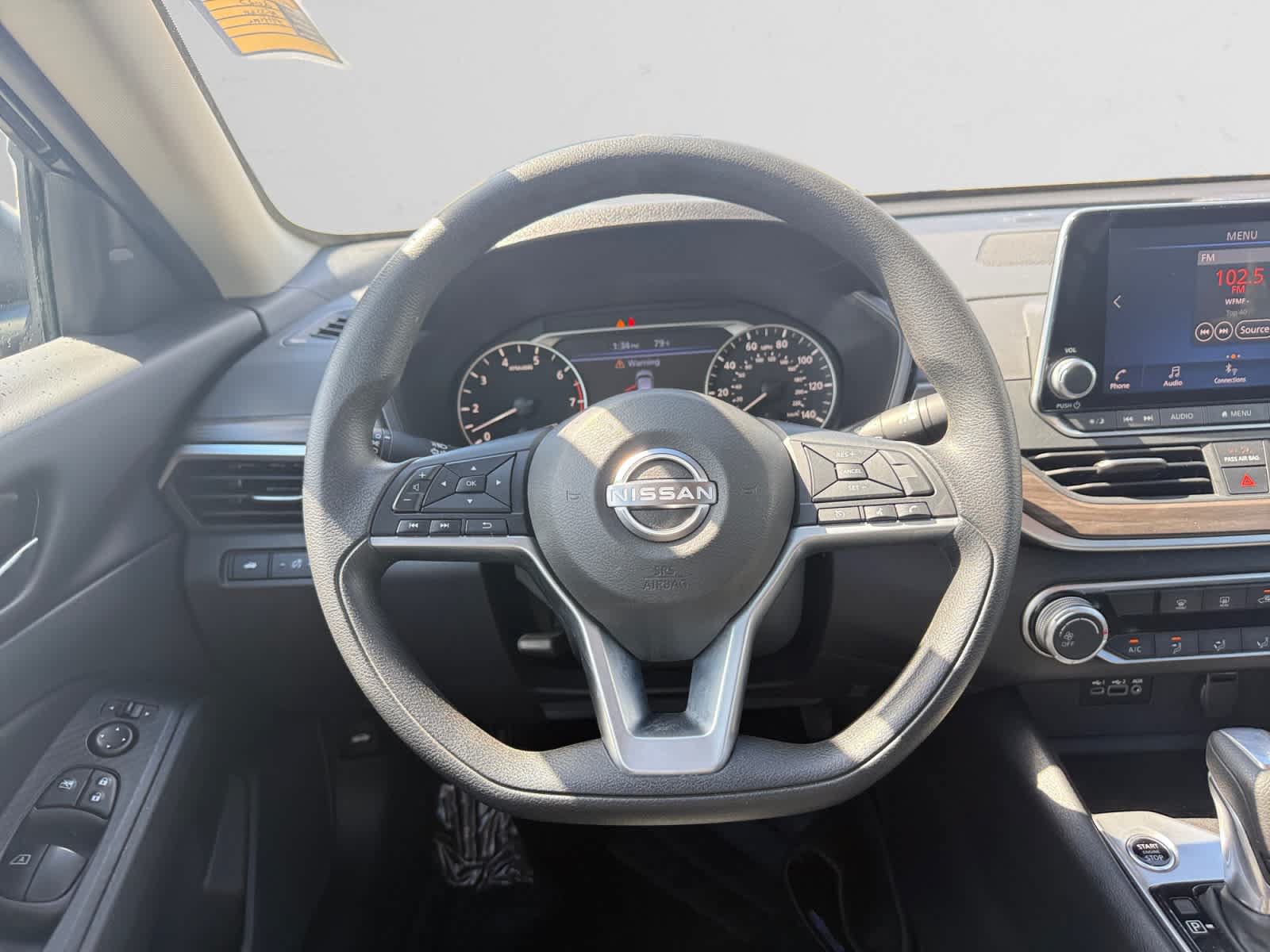 Used 2025 Nissan Altima 2.5 SV FWD image 4
