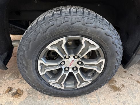Used 2024 GMC Sierra 1500 SLT AWD/4WD image 11