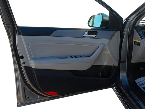 Used 2017 Hyundai Sonata Plug-In Hybrid image 15