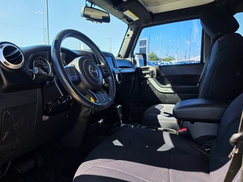 Used 2014 Jeep Wrangler Unlimited Sahara w/ Max Tow Package AWD/4WD image 9