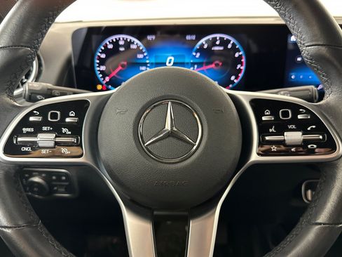 Used 2022 Mercedes-Benz GLB 250 image 22