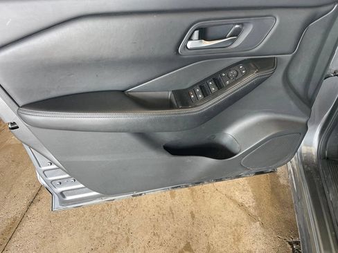 Certified 2024 Nissan Rogue SV FWD image 9