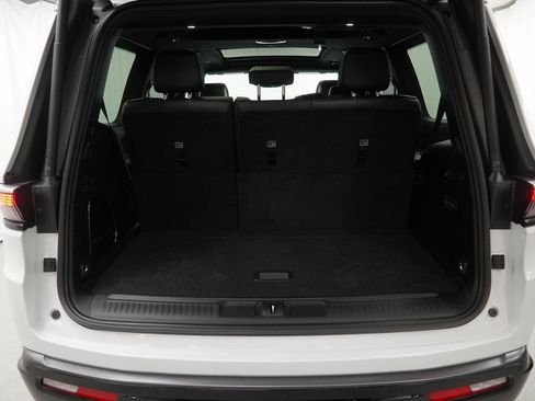 New 2026 Jeep Grand Wagoneer image 31