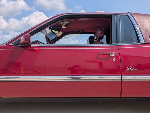 Used 1990 Buick Riviera Coupe FWD image 31