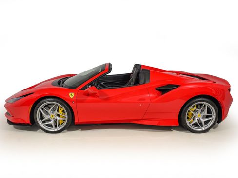 Used 2022 Ferrari F8 Tributo RWD image 3