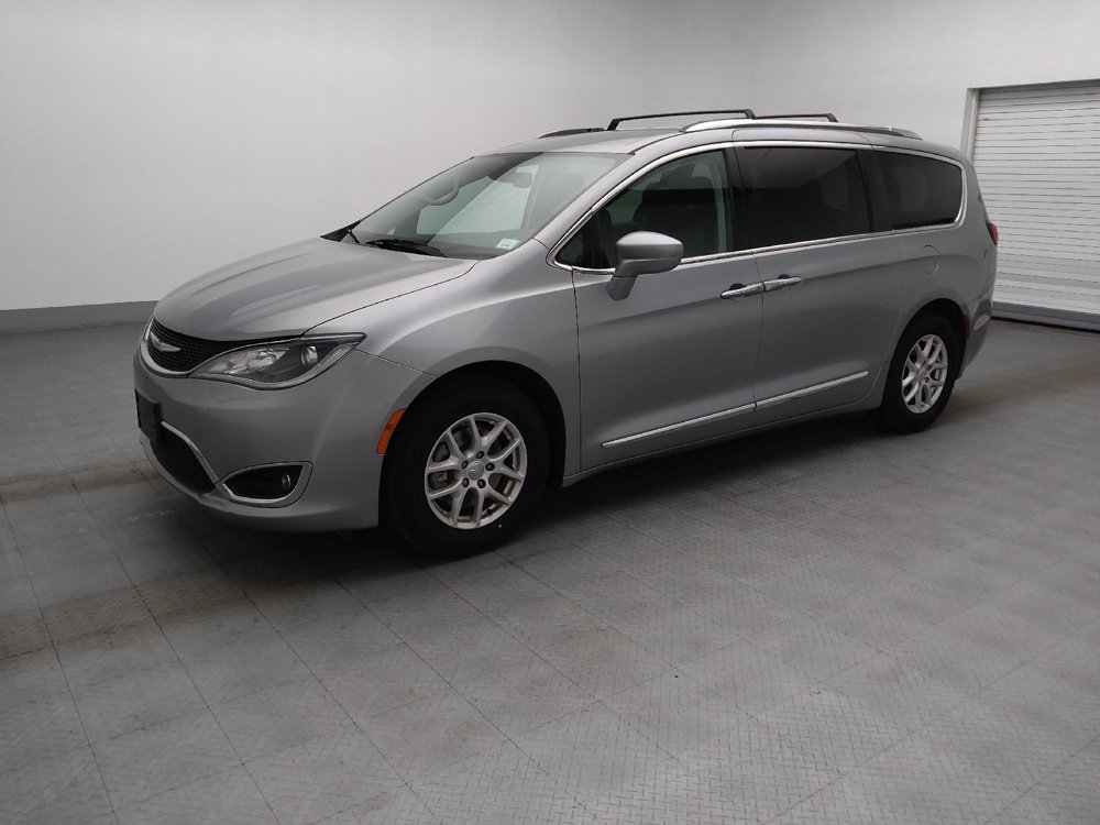 Used 2020 Chrysler Pacifica Touring-L FWD image 2