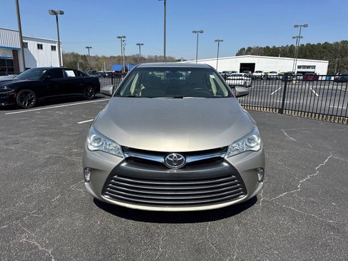 Used 2016 Toyota Camry LE image 3