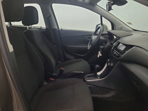 Used 2021 Chevrolet Trax LS AWD/4WD image 21