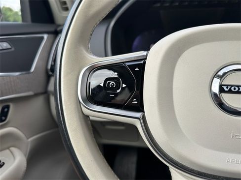 Used 2023 Volvo XC90 B6 Plus image 24