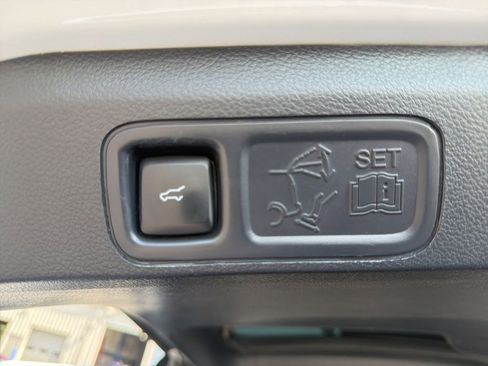 Used 2023 Ford Expedition Limited AWD/4WD image 13
