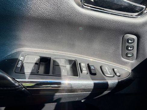 Used 2013 Toyota Avalon Limited w/ Technology Pkg FWD image 26