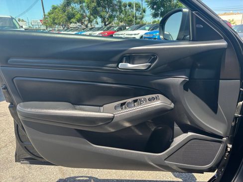 Used 2025 Nissan Altima 2.5 SV FWD image 18