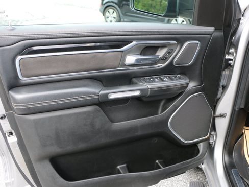 Used 2019 RAM 1500 Laramie AWD/4WD image 18