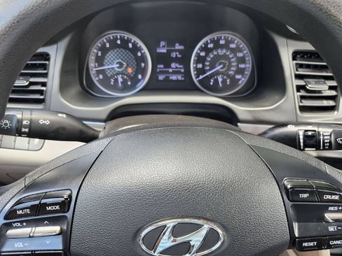 Used 2019 Hyundai Elantra SE FWD image 10