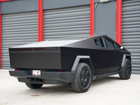 Used 2024 Tesla Cybertruck AWD Crew Cab image 12