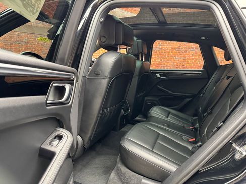 Used 2022 Porsche Macan S AWD/4WD image 25