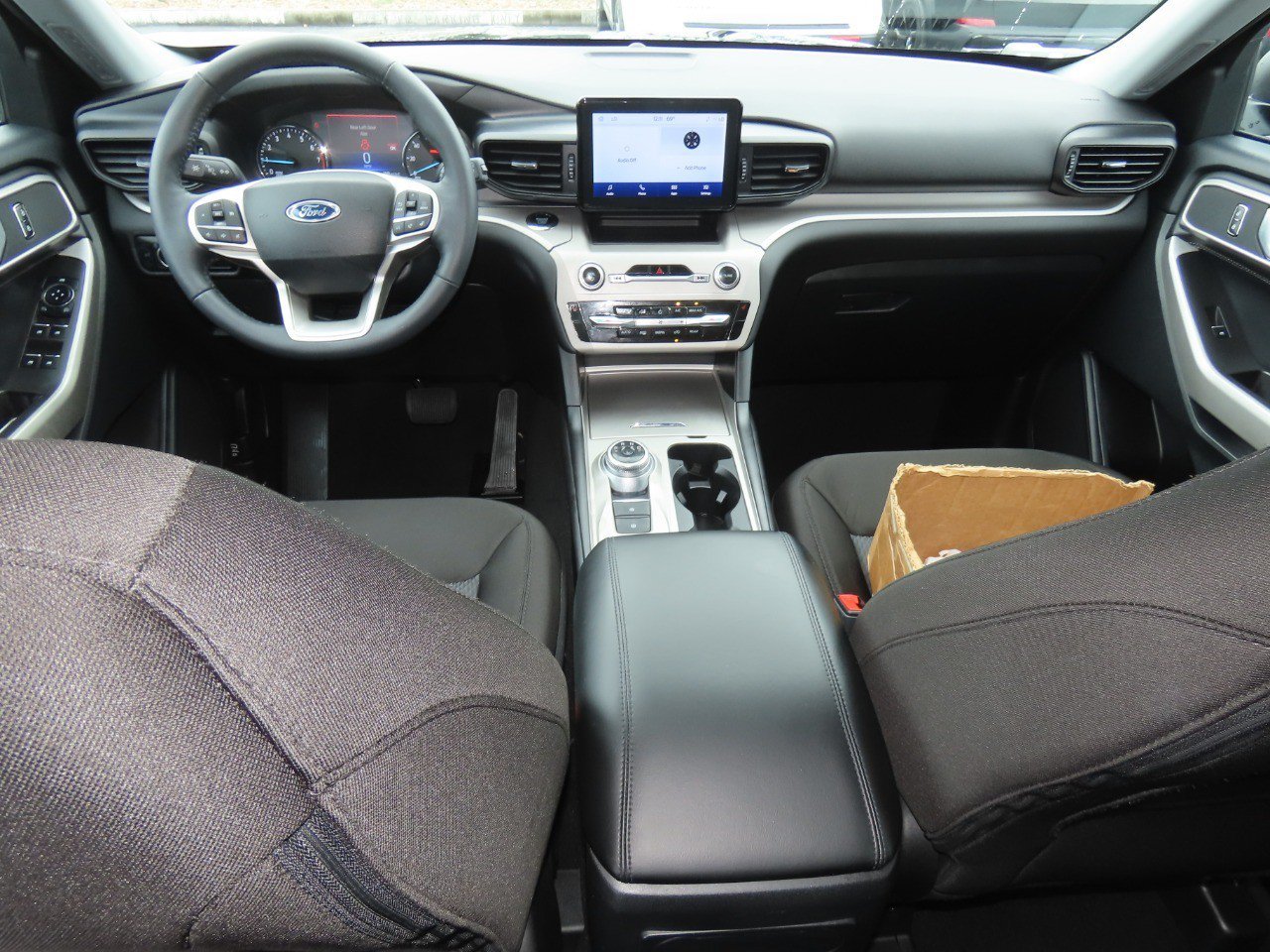 Certified 2024 Ford Explorer XLT RWD image 23