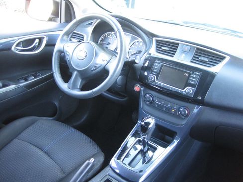 Used 2017 Nissan Sentra SR w/ SR Midnight Edition image 28