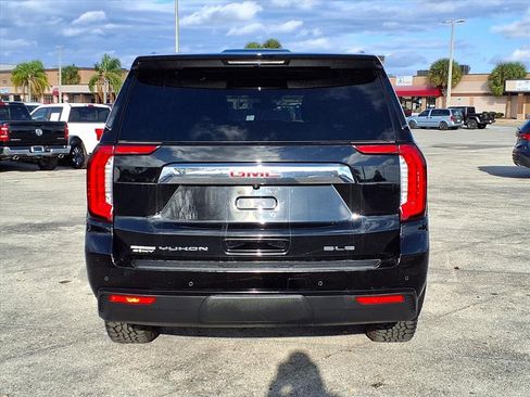 Used 2021 GMC Yukon XL SLE image 6