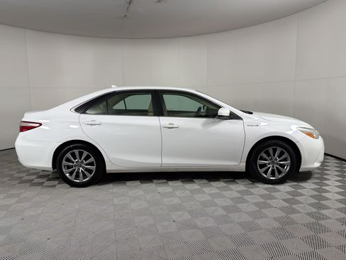 Used 2017 Toyota Camry XLE w/ Moonroof Package FWD image 8