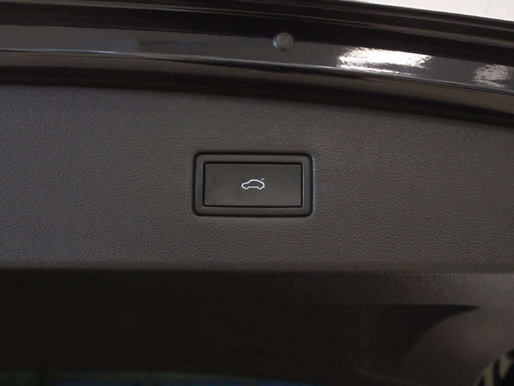 Used 2022 Volkswagen Tiguan SE AWD/4WD image 36