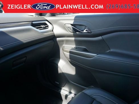 Used 2023 GMC Acadia SLT w/ LPO, Floor Liner Package AWD/4WD image 33