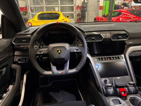 Used 2023 Lamborghini Urus Performante image 24