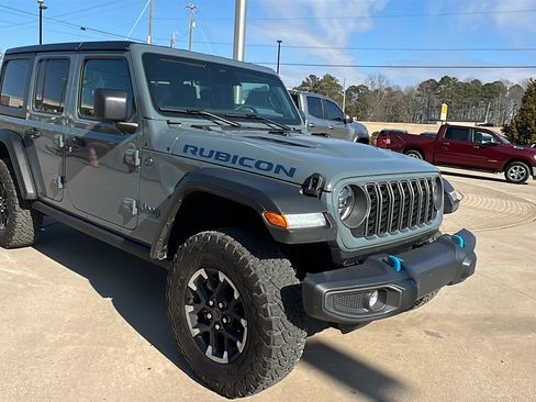 Used 2025 Jeep Wrangler Unlimited Rubicon 4xe w/ Convenience Group image 5