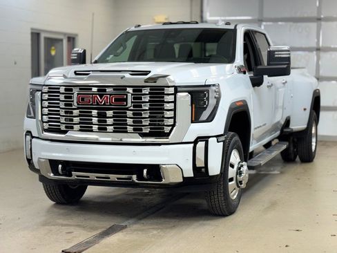 New 2026 GMC Sierra 3500 Denali w/ Technology Package AWD/4WD image 3