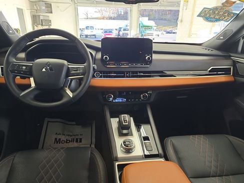Used 2024 Mitsubishi Outlander SEL image 11