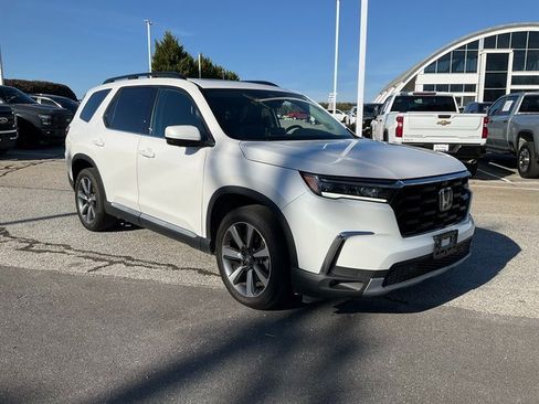 Used 2024 Honda Pilot Elite image 3