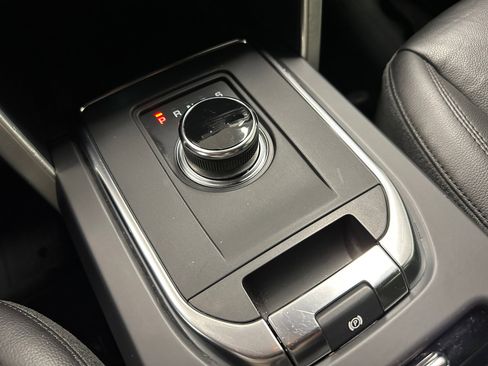 Used 2019 Land Rover Discovery Sport SE image 42