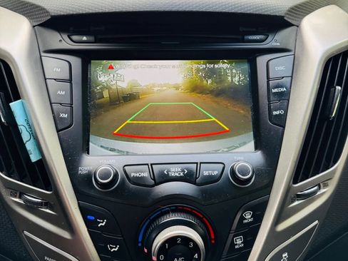 Used 2016 Hyundai Veloster image 13