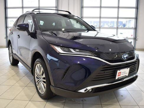 Certified 2024 Toyota Venza XLE image 1