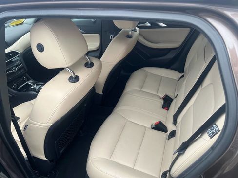 Used 2018 INFINITI QX30 Premium image 14