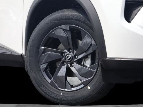 Used 2026 Nissan Rogue SV AWD/4WD image 3