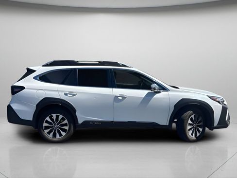 Used 2023 Subaru Outback Touring AWD/4WD image 11