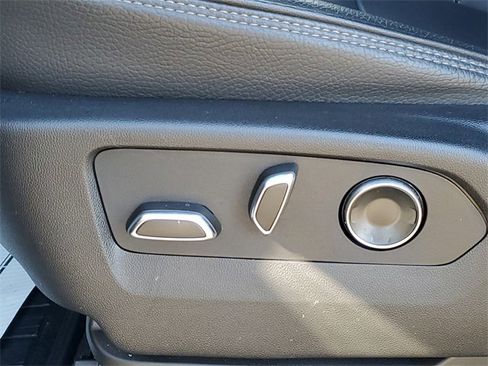 Used 2024 GMC Yukon Denali w/ Advanced Technology Package image 6