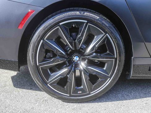 Used 2025 BMW 750e xDrive w/ Premium Package image 8