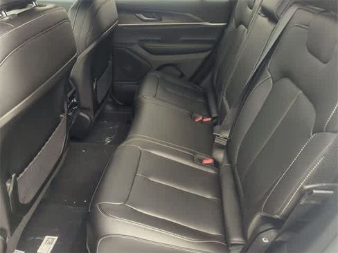 New 2025 Jeep Grand Cherokee Limited image 19