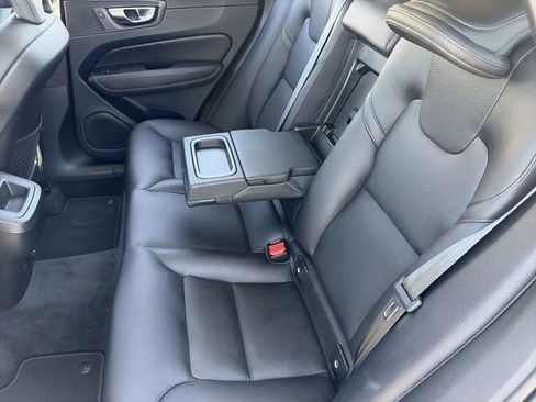 Used 2020 Volvo XC60 T6 Momentum AWD/4WD image 19