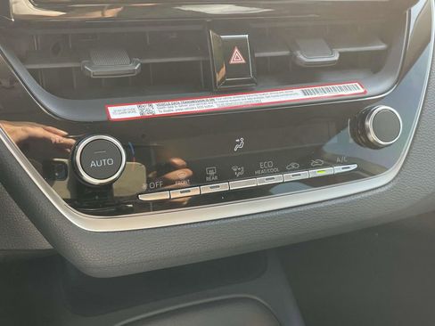 Used 2025 Toyota Corolla LE image 19