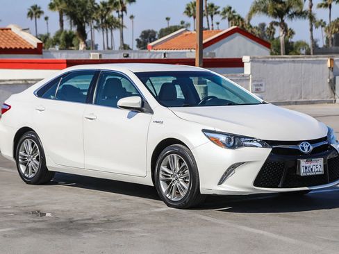 Used 2016 Toyota Camry SE FWD image 4