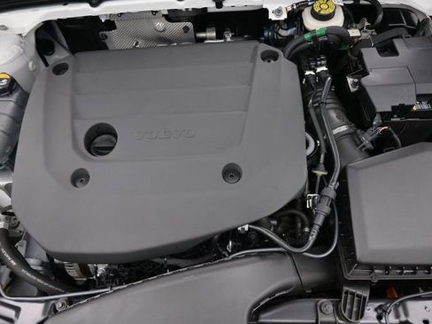 Used 2023 Volvo XC40 B4 Plus w/ Protection Package Premier image 34