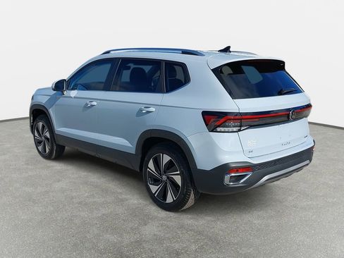 New 2026 Volkswagen Taos SE image 7