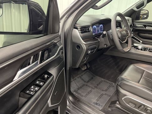 Used 2022 Jeep Wagoneer Series I image 19